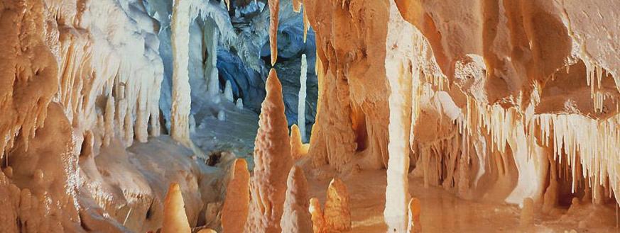 Le Grotte di Frasassi: una cattedrale sotterranea nelle Marche
