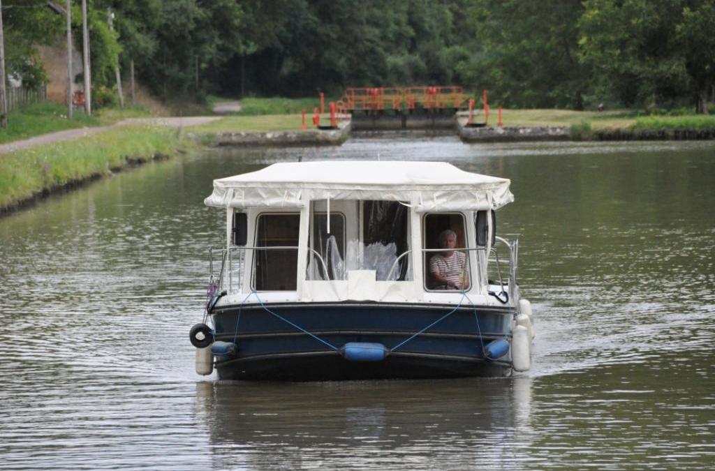 Come navigare su una houseboat in Francia ed essere felici