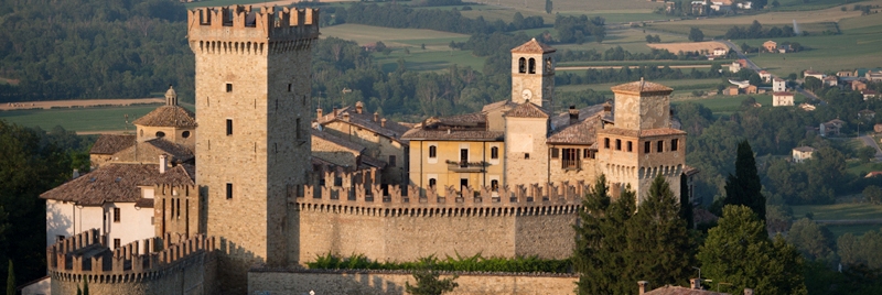 Provincia di Piacenza: galleria fotografica del borgo di Vigoleno